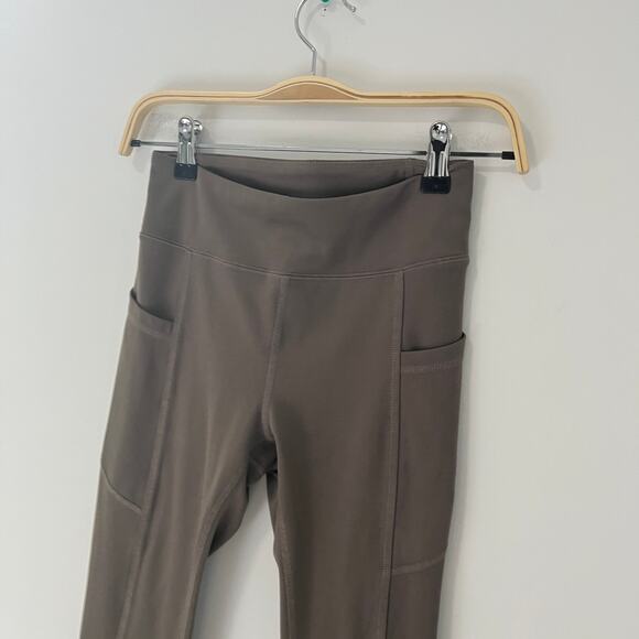 Hollister Gilly Hicks Brown Cutout Workout Leggings Size Small - Picture 2 of 6